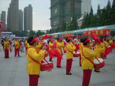 鑼鼓喧天展雄風，文化策劃鑄精魂——記合肥金馬車文化傳播工作室的特色服務